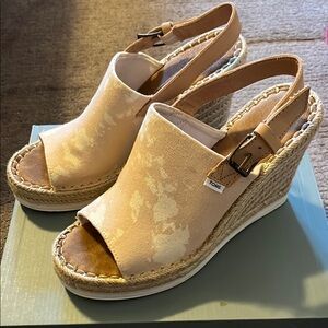 TOMS wedges